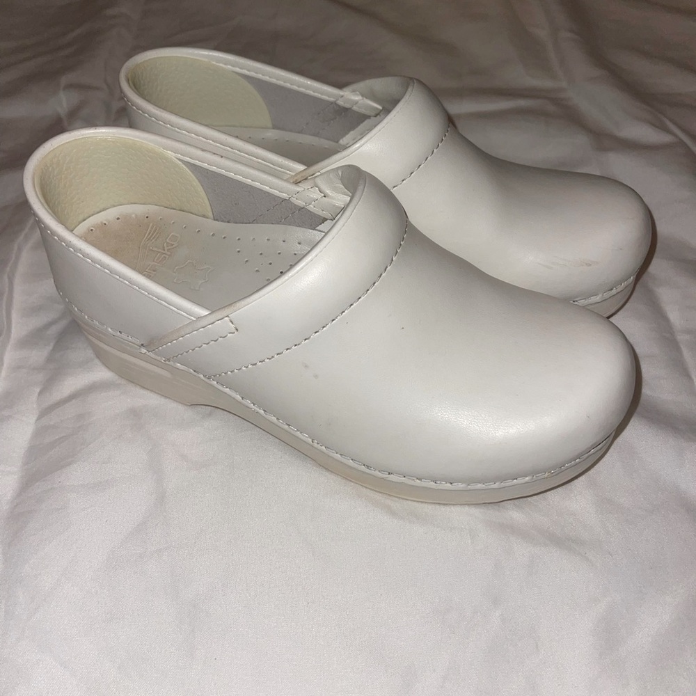 White Dansko Women’s Clog- Slip On, size 37 (size 6.5 U.S.)